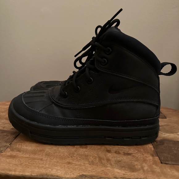 Boys Nike Woodside Boots Black size 1Y - Picture 4 of 4